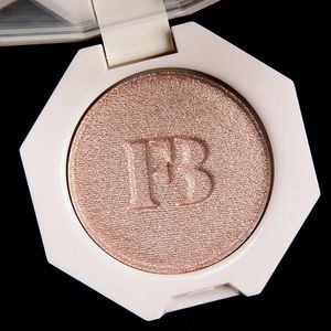 Fenty Beauty Killawatt Highlighter in sand castle